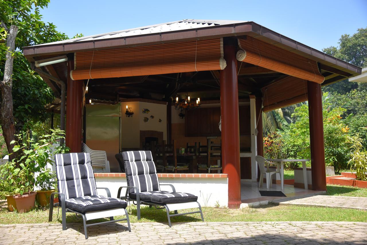 Jessies Guest House Seychelles ボー・ヴァロン エクステリア 写真